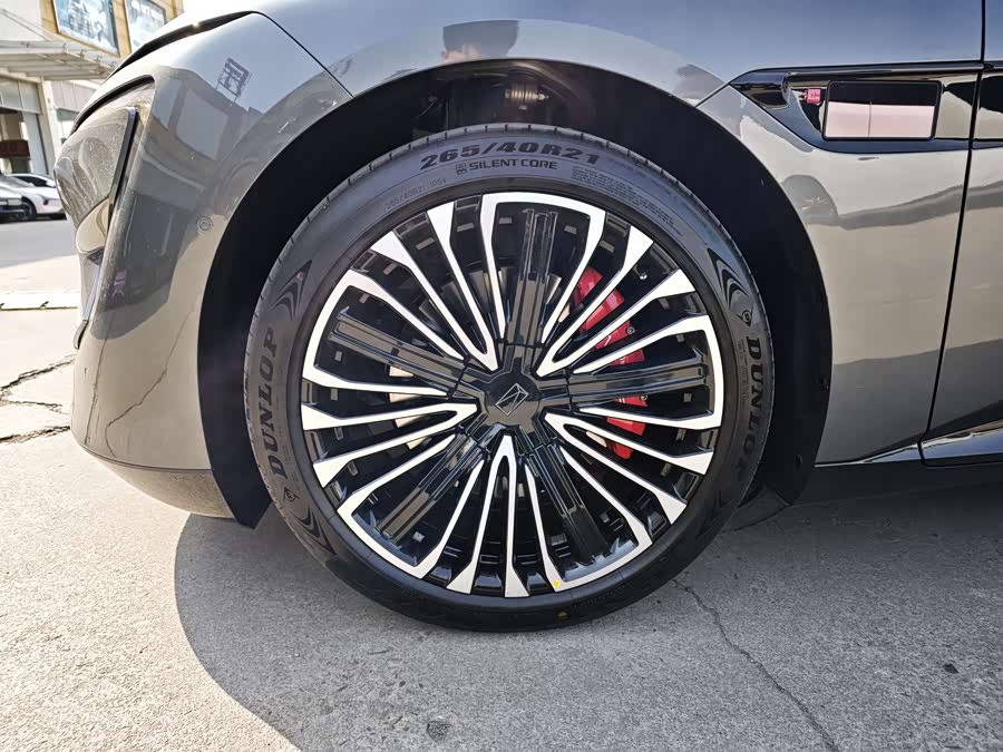 Avatr 12 2026 car image #8