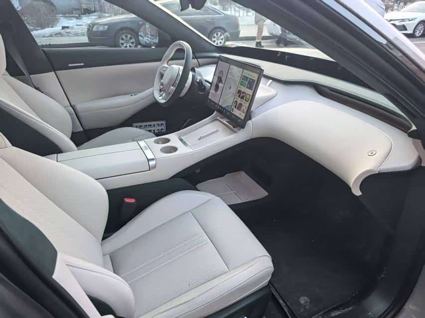 MI YU7 2025 car image #8