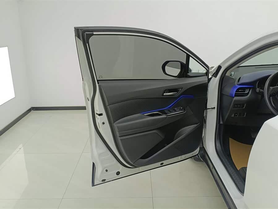 Toyota C-HR 2022 car image #8