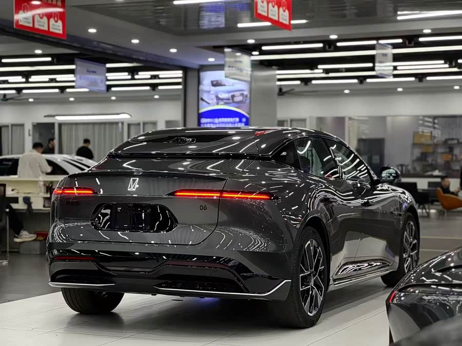 Avatr 06 2025 car image #8