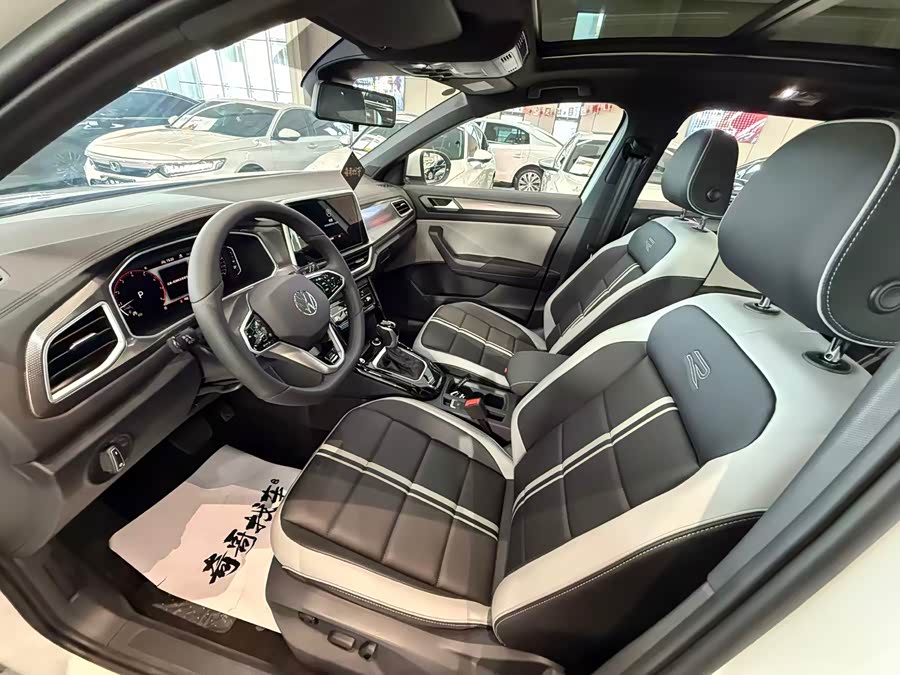 Volkswagen T-Roc 2026 car image #8