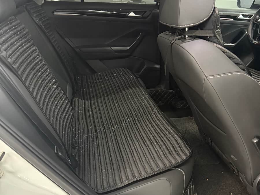 Volkswagen T-Roc 2022 car image #8