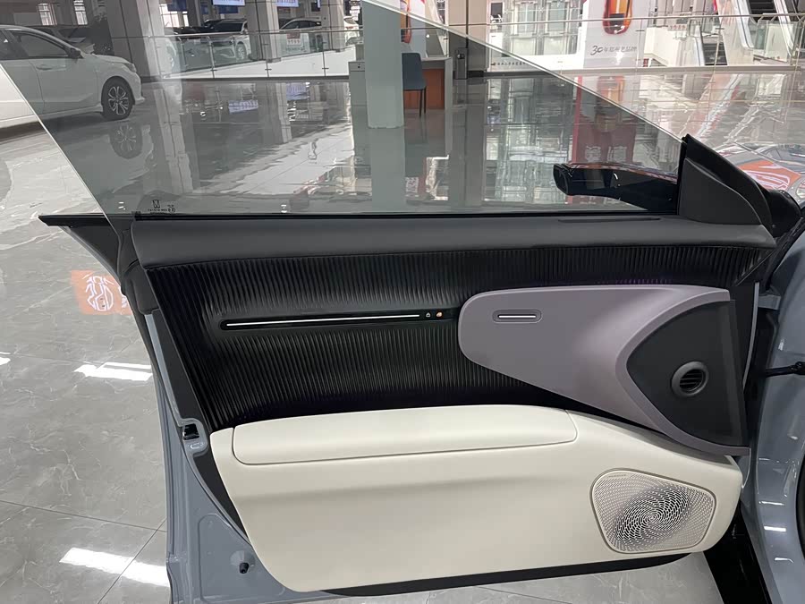 Avatr 12 2024 car image #8