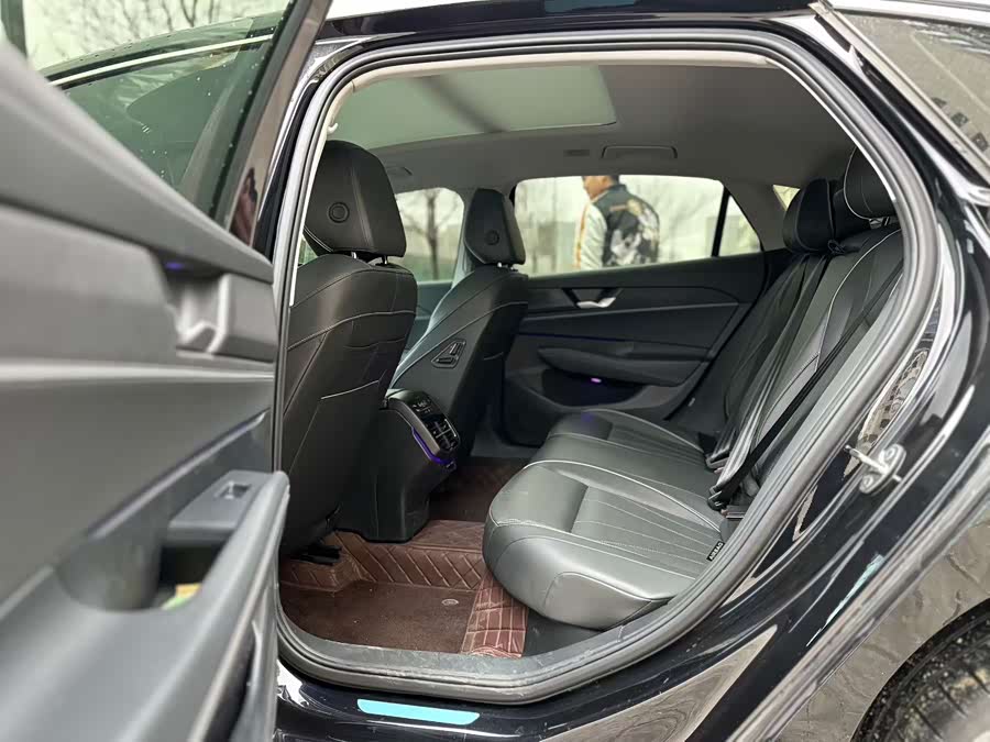 Volkswagen Passat 2024 immagine di auto #8