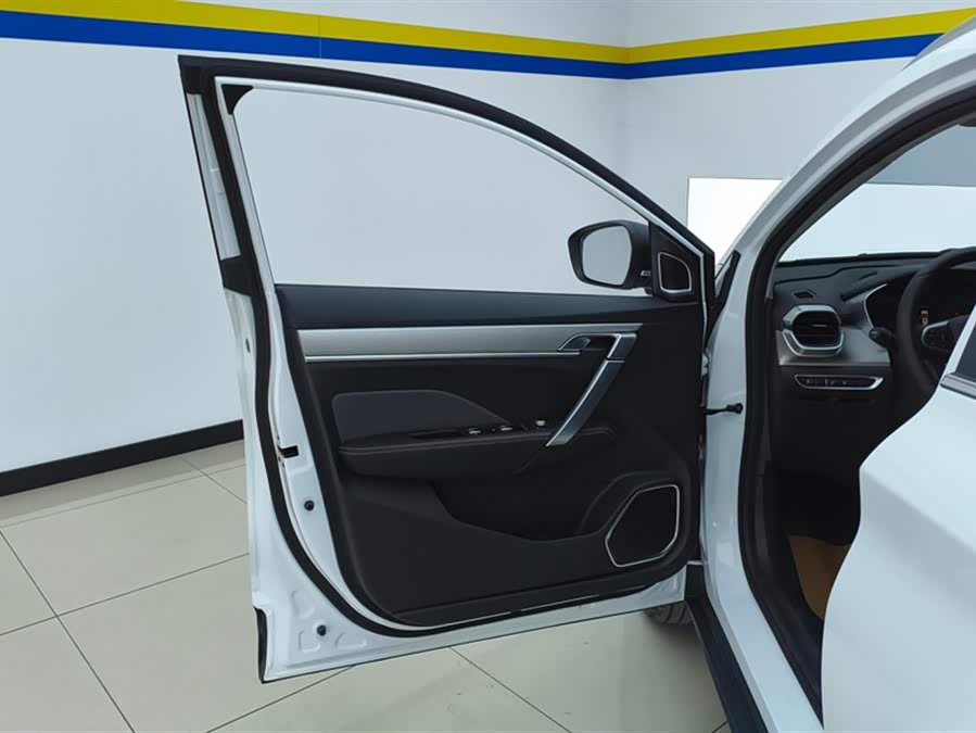 GEELY Coolray 2025 car image #8