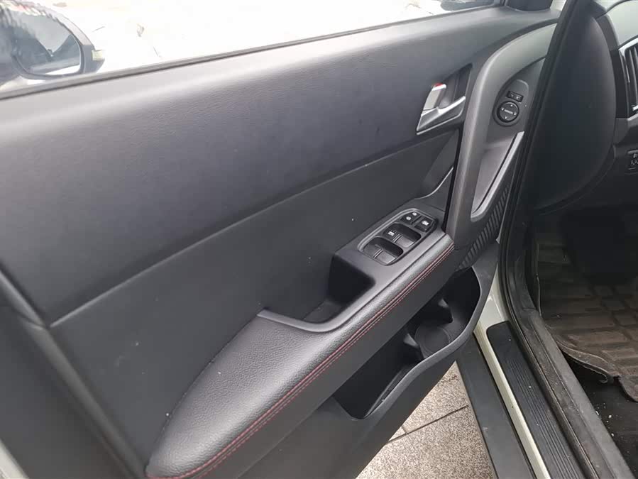 Hyundai ix25 2018 car image #8