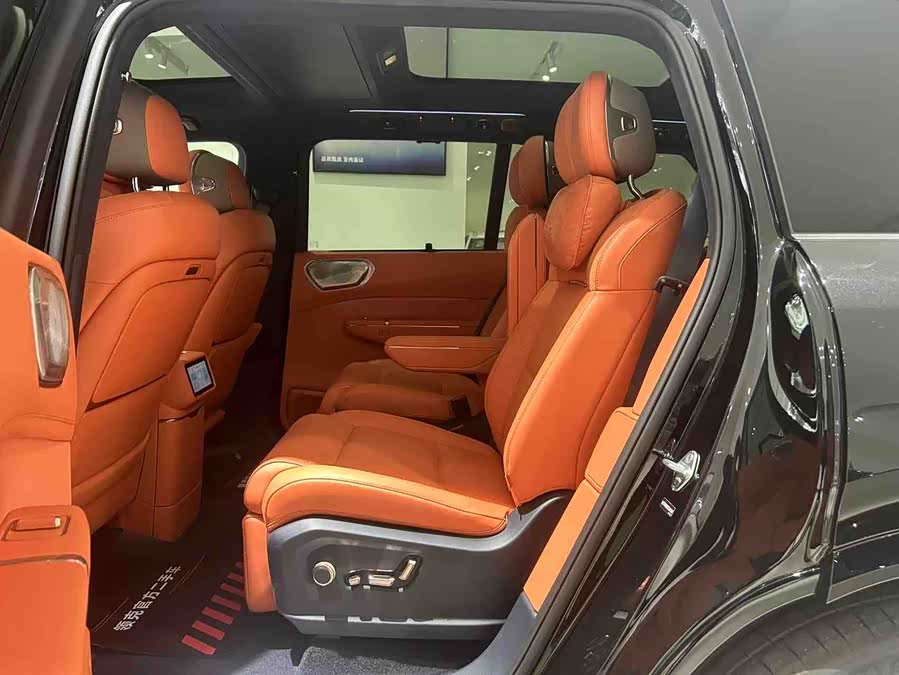 Lynk & Co 900 2025 car image #8