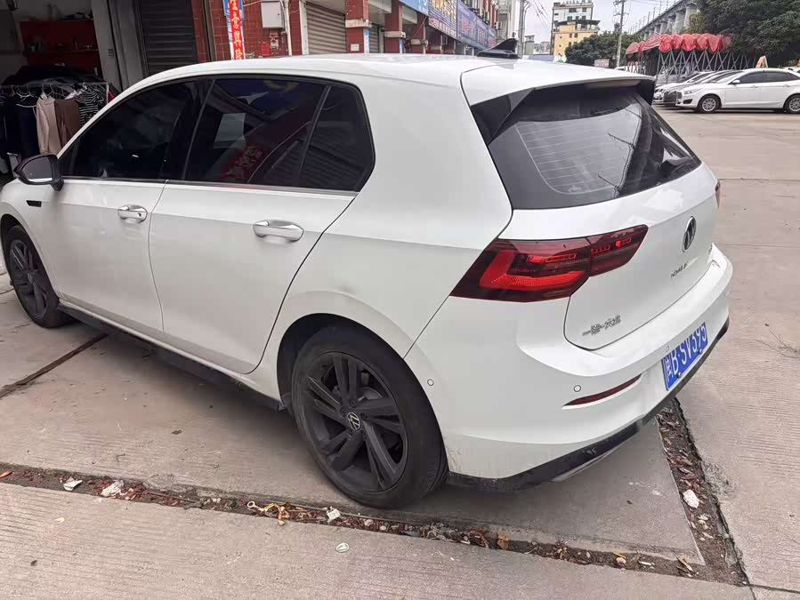 Volkswagen Golf 2023 car image #8