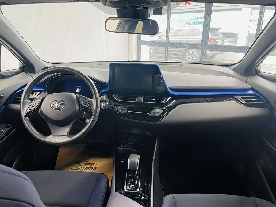 Toyota C-HR 2020 car image #8