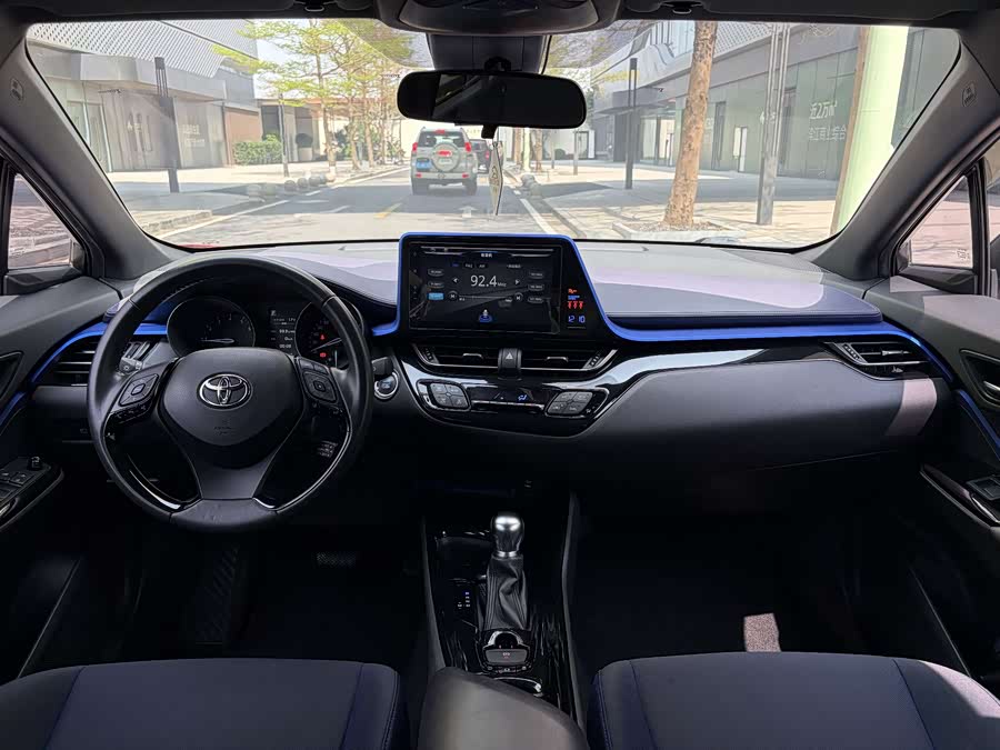 Toyota C-HR 2018 car image #8