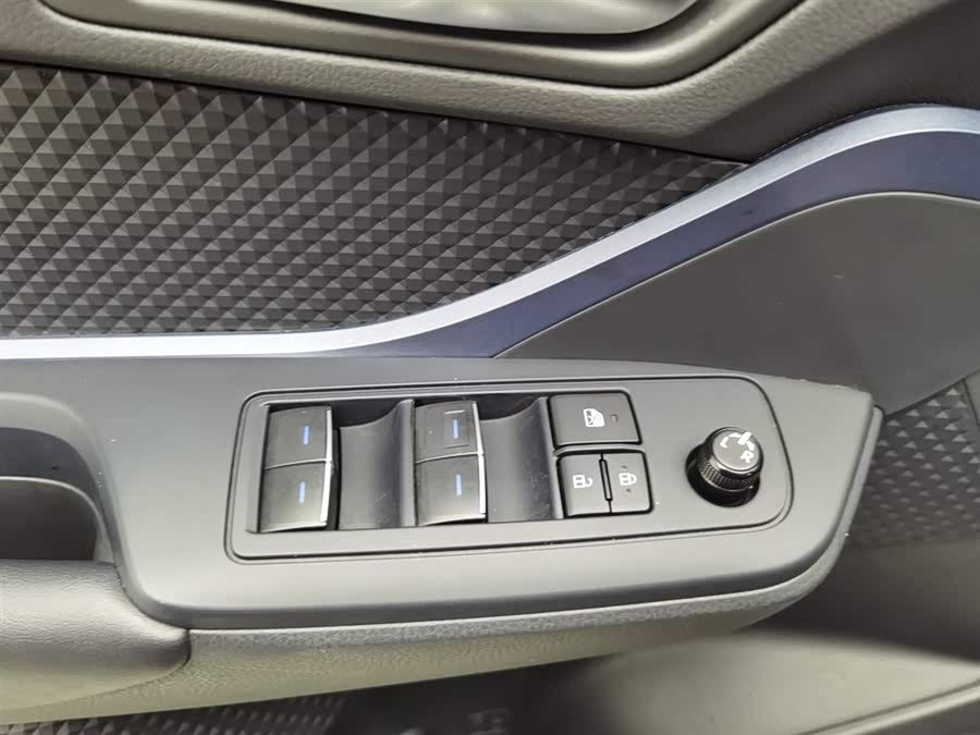 Toyota Izoa 2022 car image #8