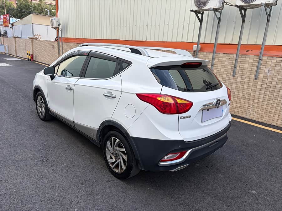 JAC 2015 car image #8