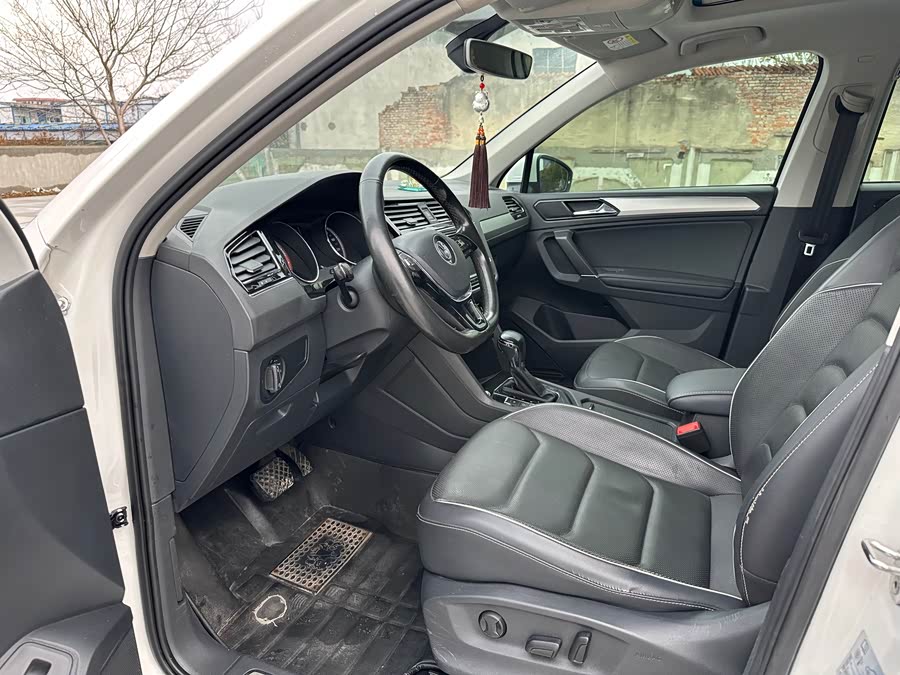 Volkswagen Tiguan L 2017 car image #8