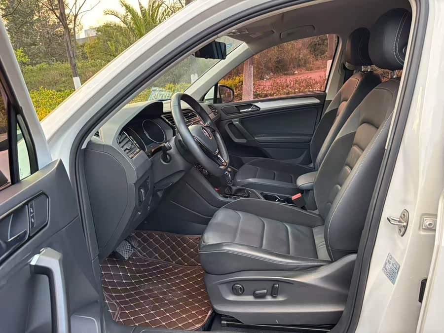 Volkswagen Tiguan L 2018 car image #8