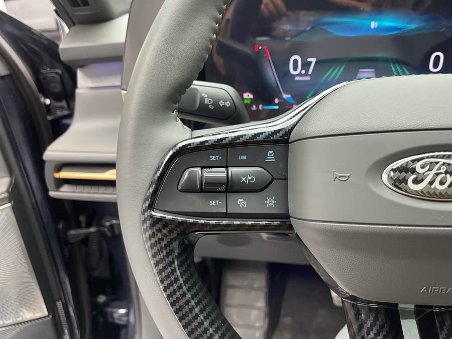 Ford Edge 2023 car image #8