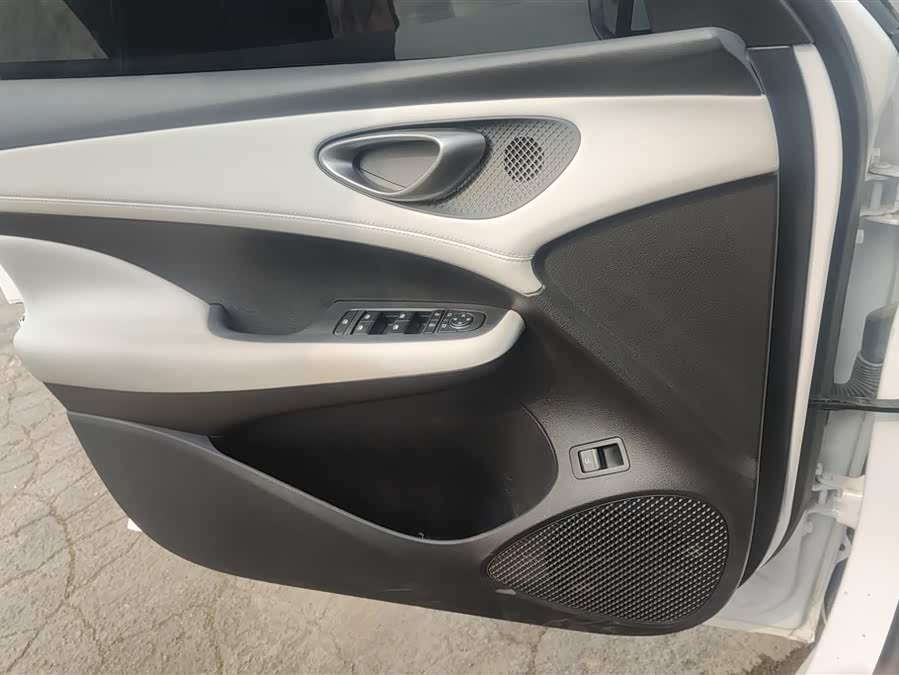 BYD Seal 05 DM-i 2025 immagine di auto #8