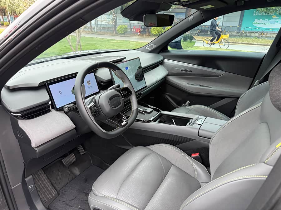 Lynk & Co 08 EM-P 2024 car image #8