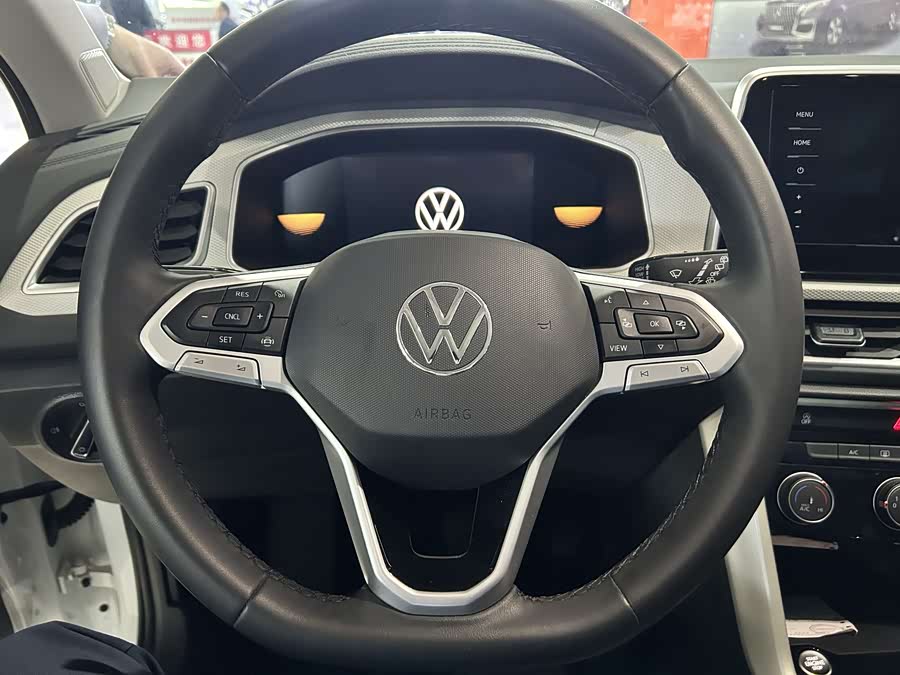 Volkswagen T-Roc 2025 car image #8