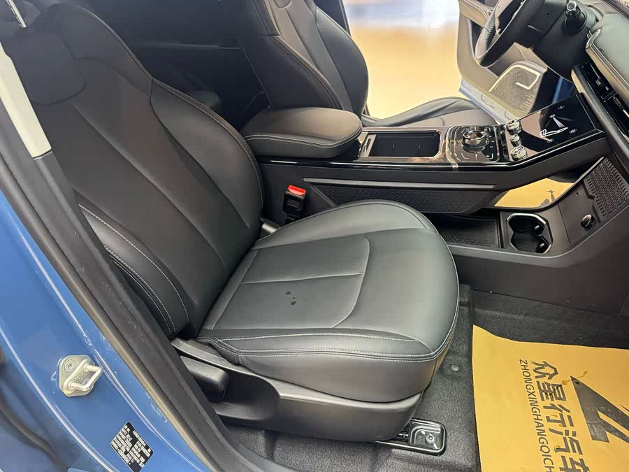 哪吒汽车 哪吒U 2024 汽车图片 #8