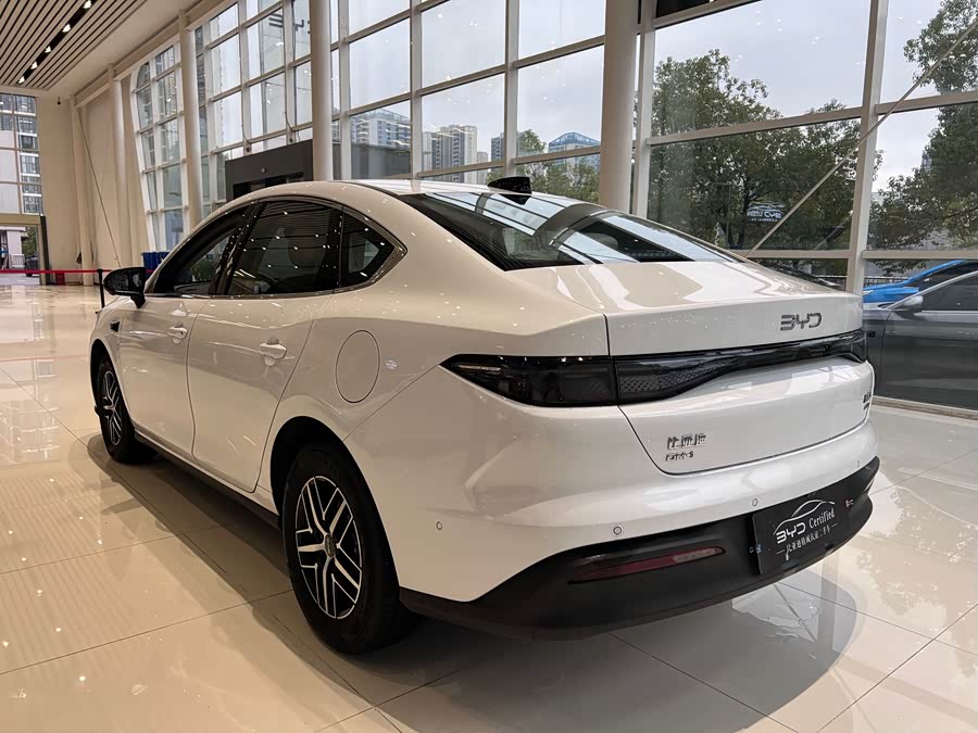 BYD Seal 05 DM-i 2025 car image #8