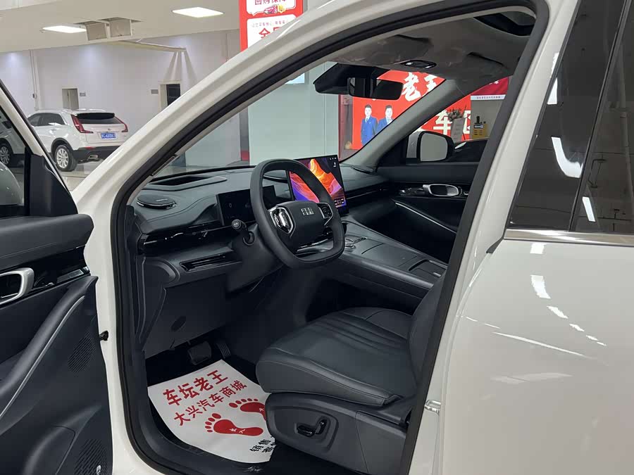 GEELY 2025 car image #8