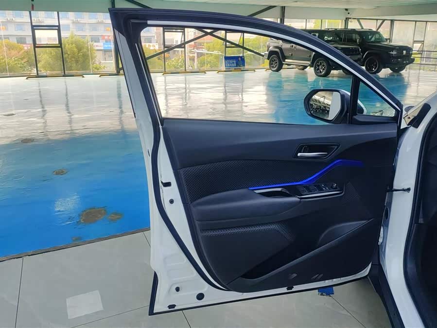 Toyota C-HR 2019 immagine di auto #8