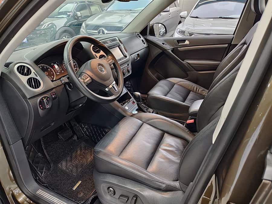 Volkswagen Tiguan 2015 car image #8