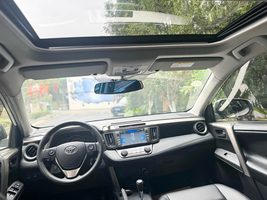Toyota RAV4 2015 car image #8