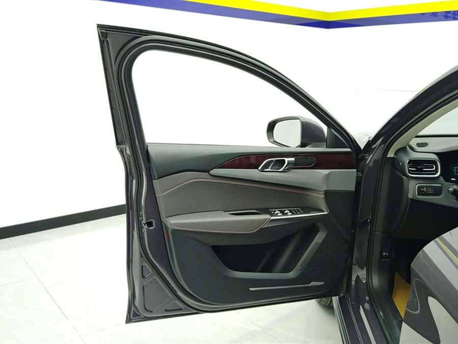Lynk & Co 02 2020 car image #8
