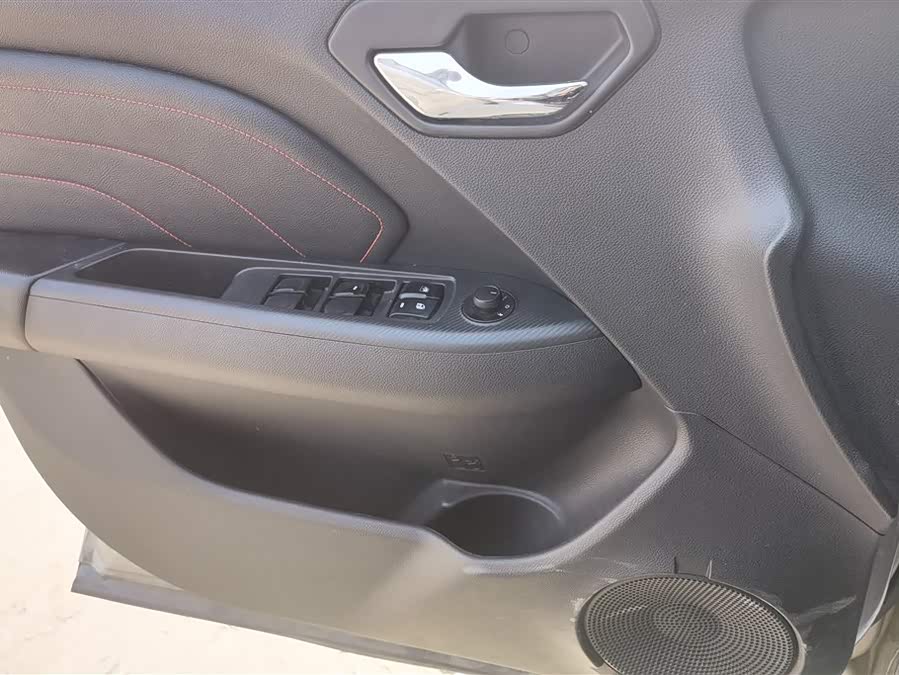 Soueast DX3 2017 car image #8