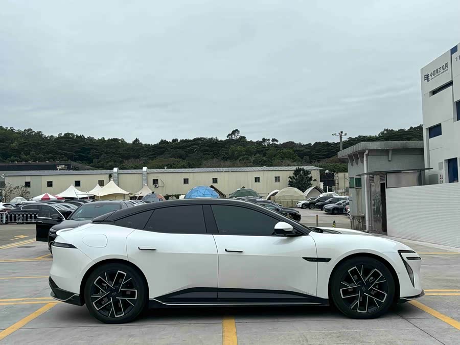 Avatr 06 2025 car image #8