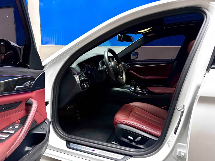 BMW 5 Series 2018 imagem de carro #8