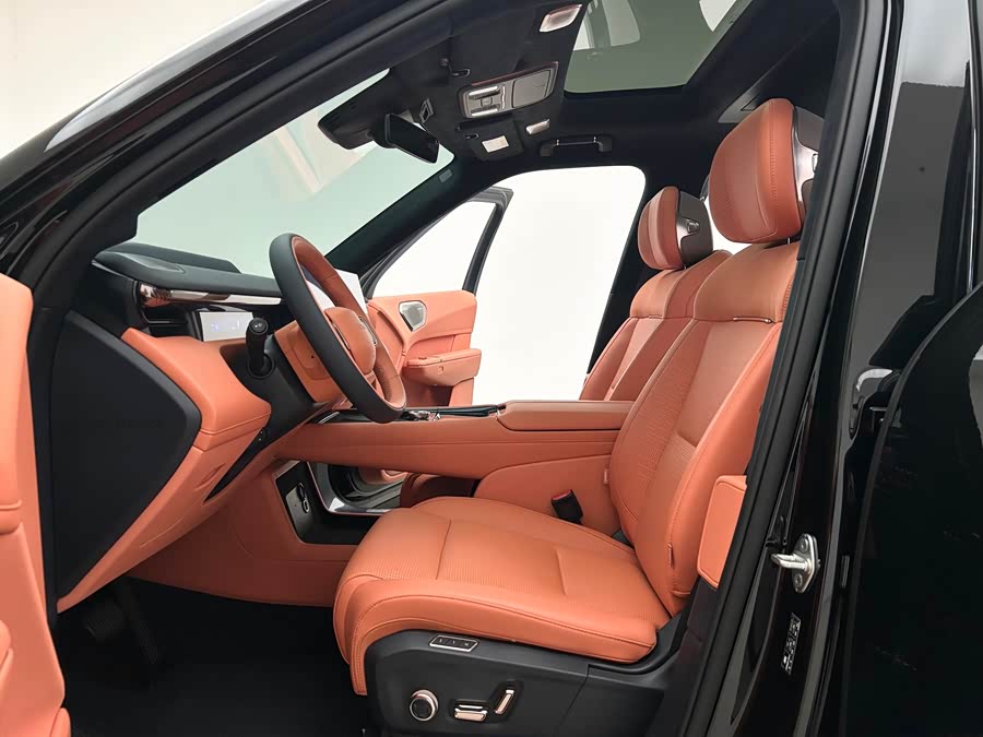 Lynk & Co 900 2025 car image #8