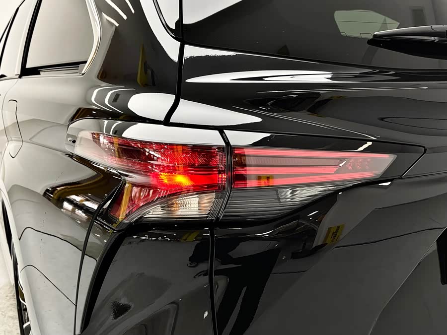 Toyota Granvia 2024 car image #8