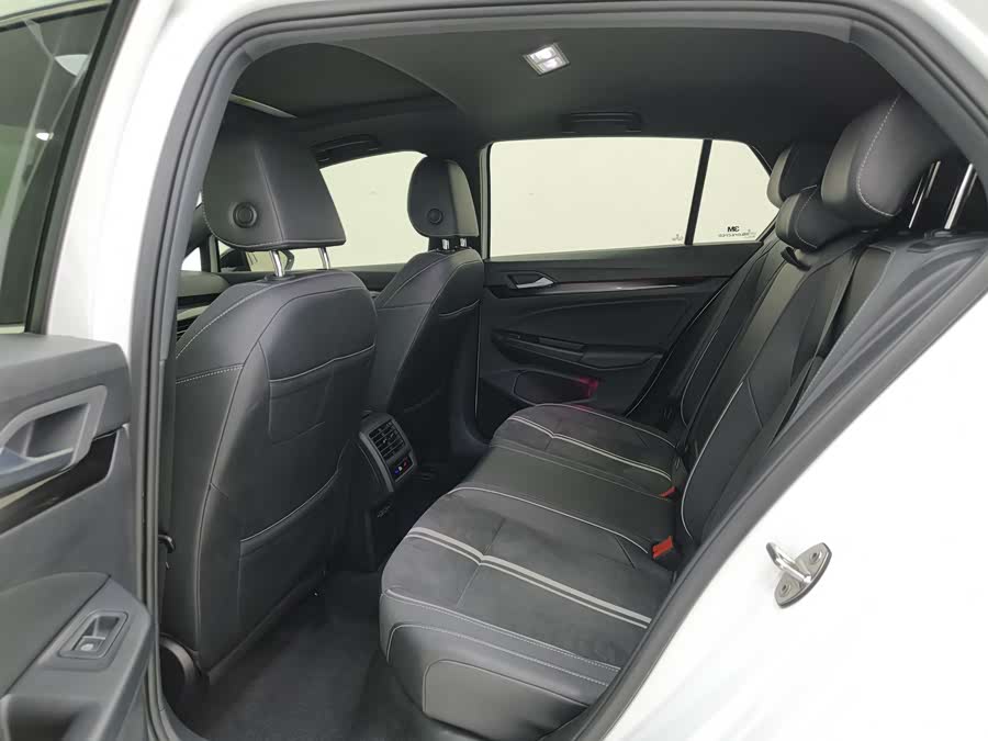 Volkswagen Golf 2022 car image #8
