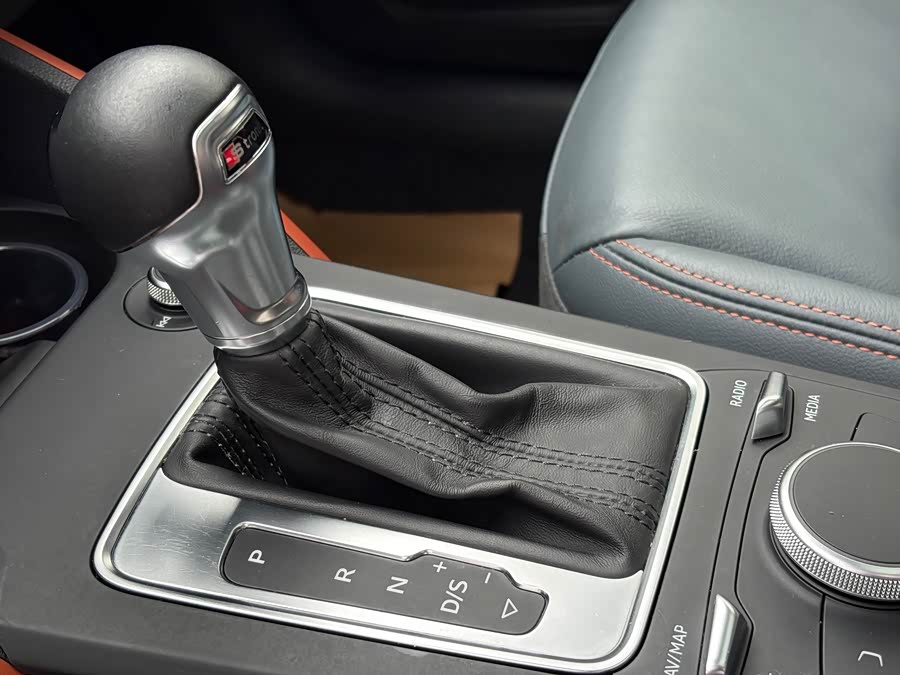 Audi Q2L 2019 imagen de coche #8