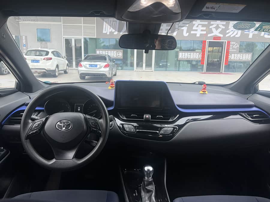 Toyota C-HR 2018 car image #8