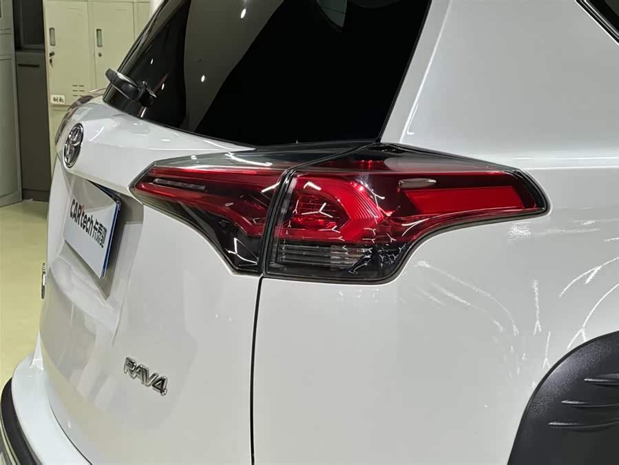 Toyota RAV4 2019 car image #8