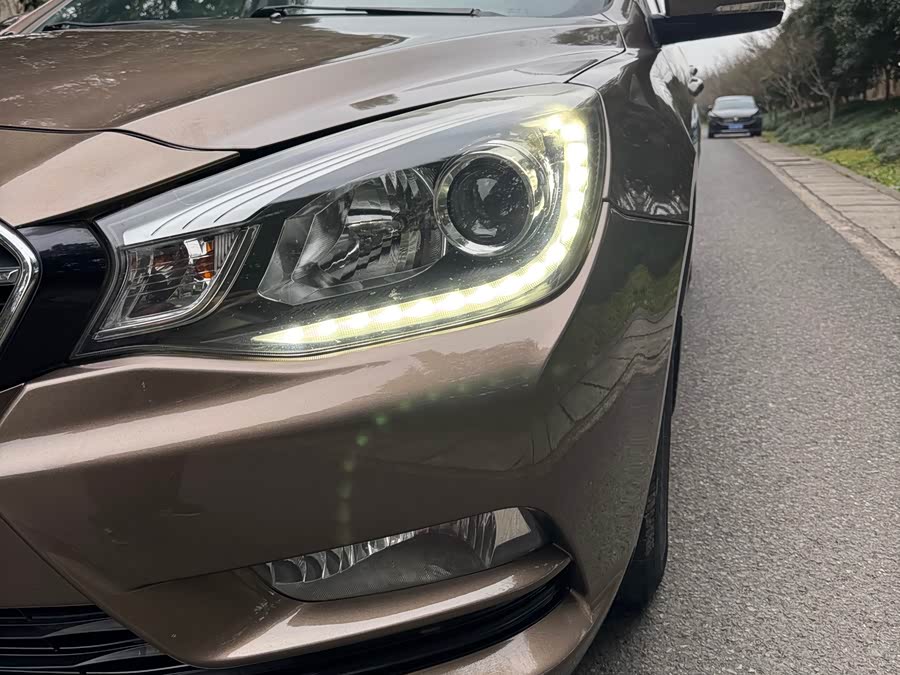 Soueast V5 Lingzhi 2015 car image #8