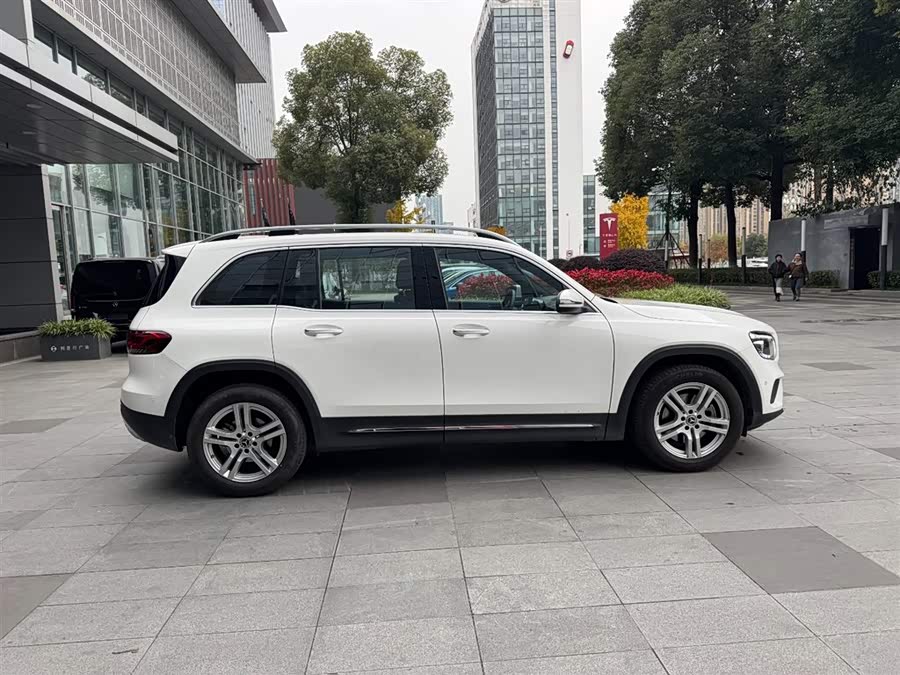 Mercedes-Benz GLB Class 2023 immagine di auto #8