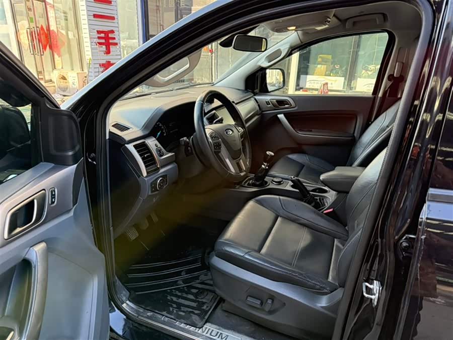 Ford Everest 2016 immagine di auto #8