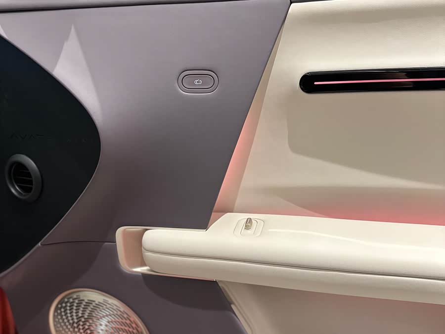 Avatr 06 2025 car image #8