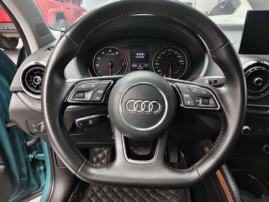 Audi Q2L 2022 imagen de coche #8