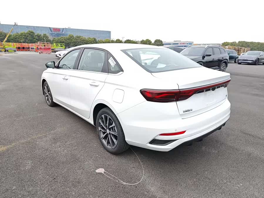 Emgrand 2021 car image #8