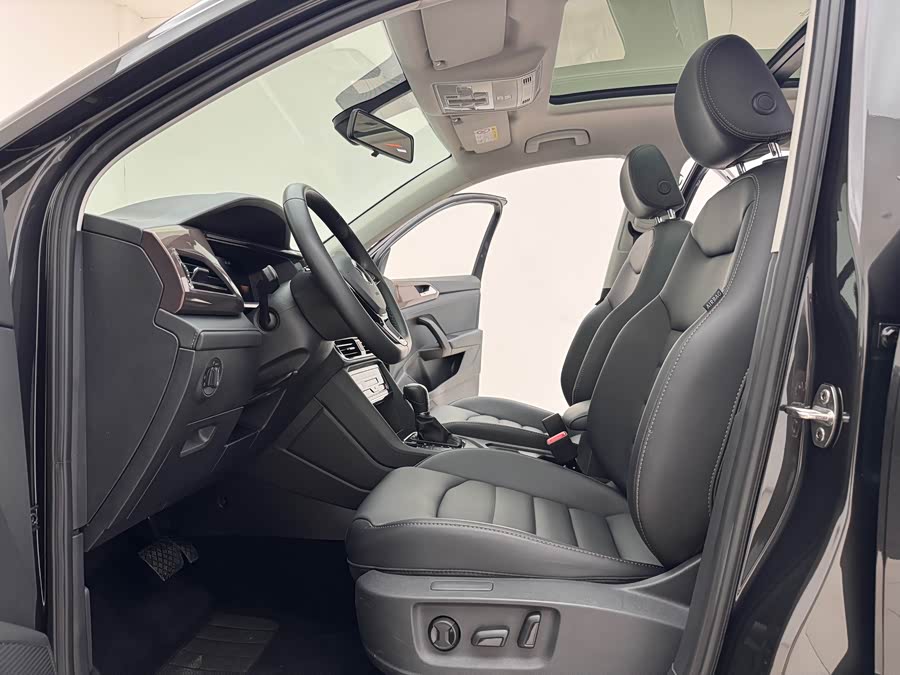 Volkswagen Tharu 2022 car image #8