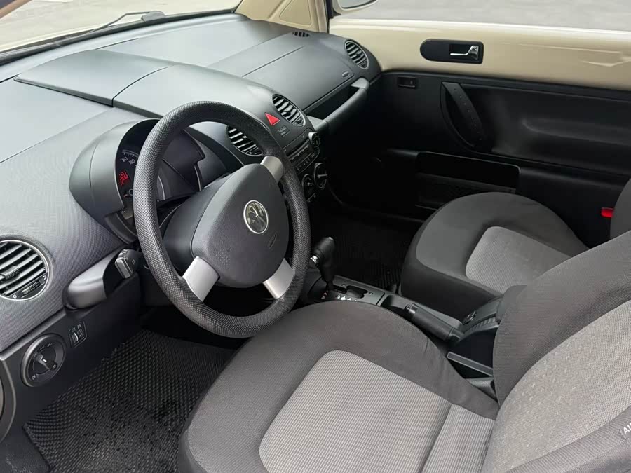 Volkswagen Beetle 2011 изображение автомобиля #8