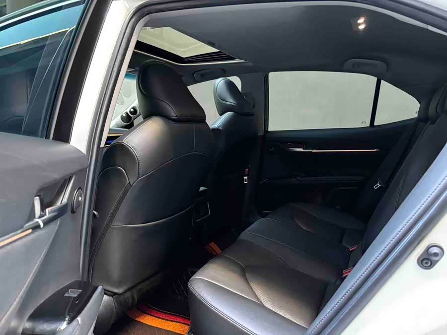 Toyota Camry 2023 car image #8