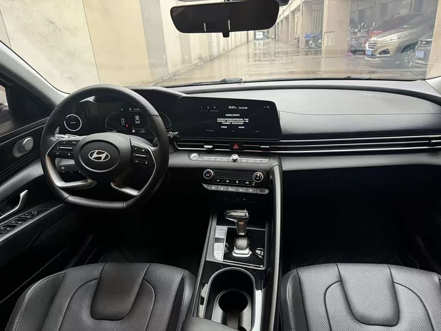 Hyundai Elantra 2023 immagine di auto #8