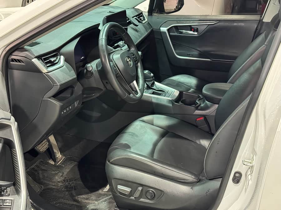Toyota RAV4 2023 car image #8