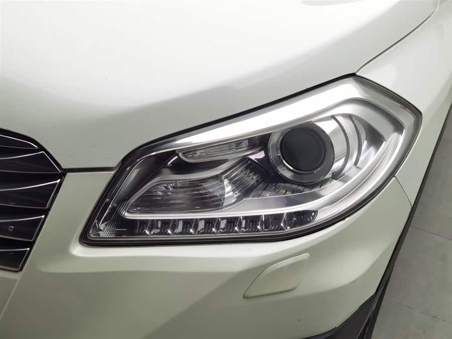 Suzuki S-Cross 2015 صورة سيارة #8